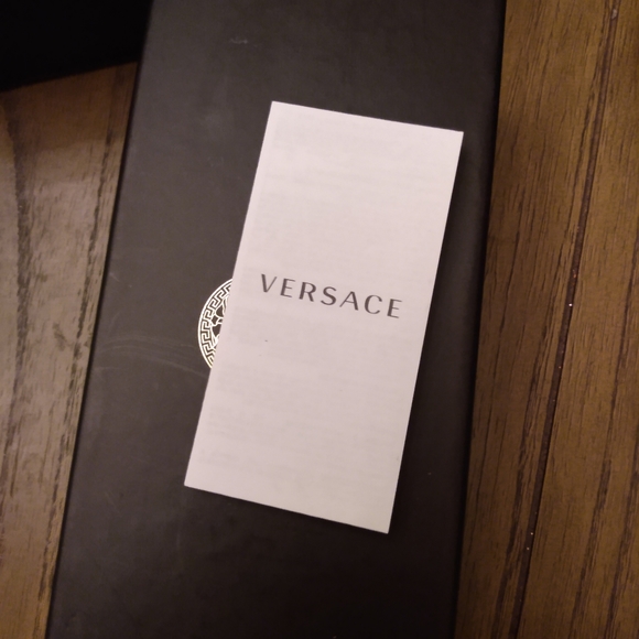 Versace Greca Sunglasses with Chain - Picture 9 of 11